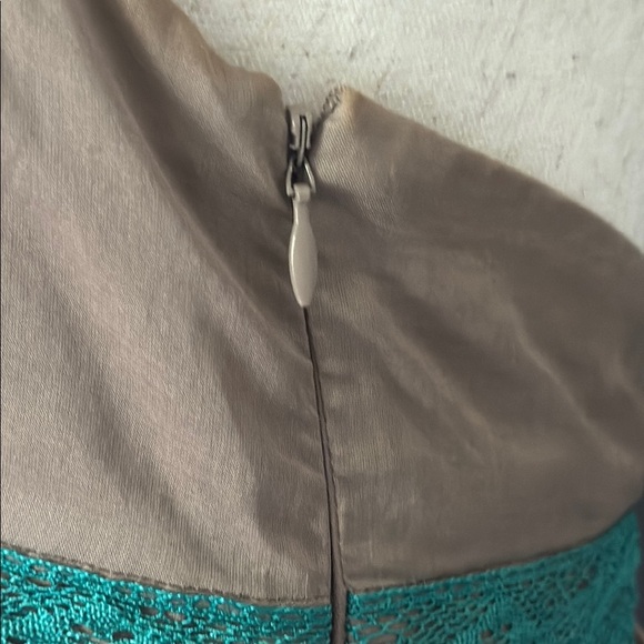 BCBG PARIS Elegant but Halter Maxi Dress in Brown and Teal, size 12 - Picture 4 of 11